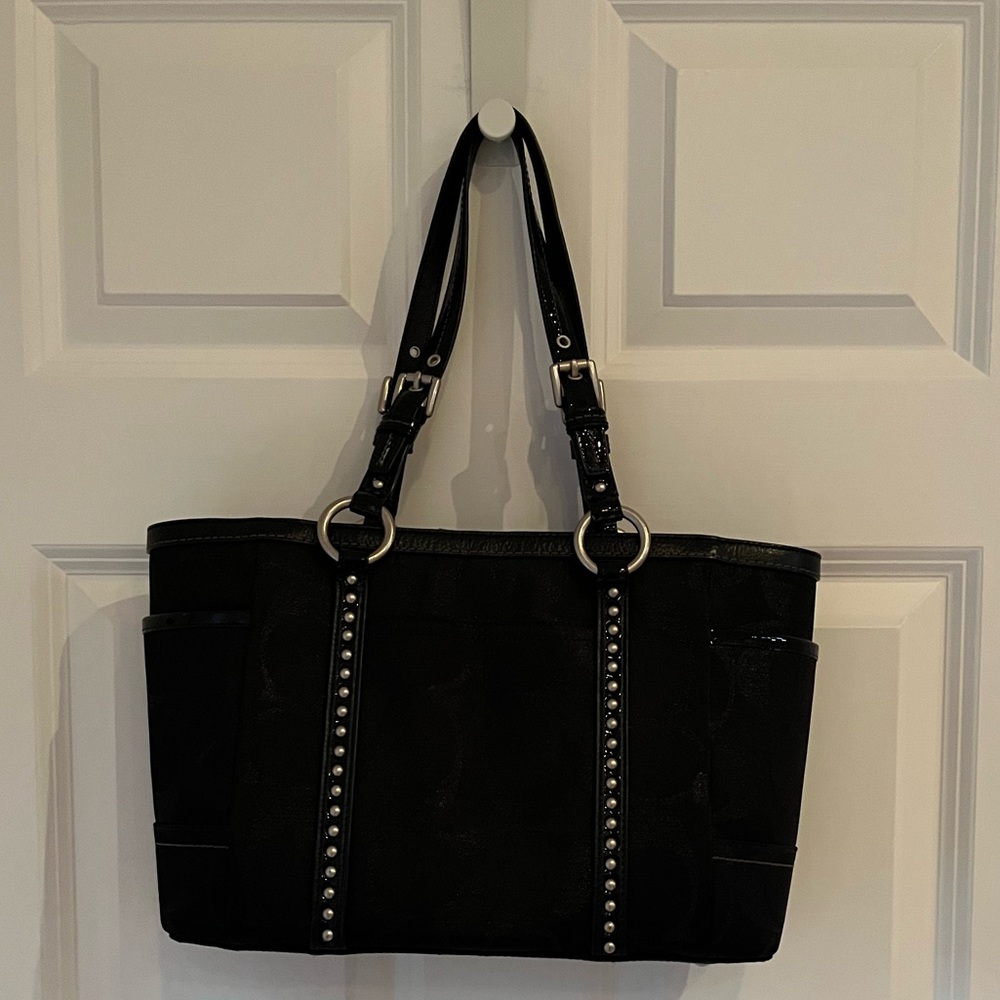 Authentic Coach bag in great condition. Bought from Nordstrom a few years ago x
